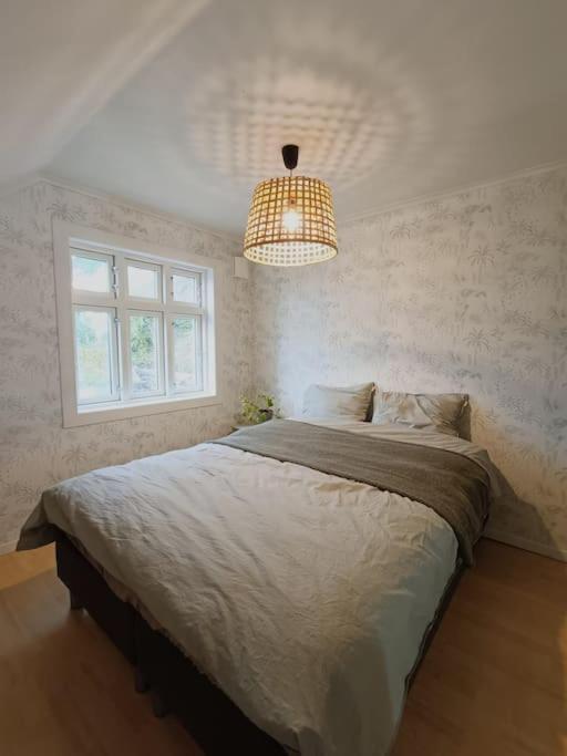 Charming House In Ulsteinvik With Free Parking Villa Exteriör bild