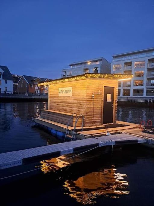 Charming House In Ulsteinvik With Free Parking Villa Exteriör bild